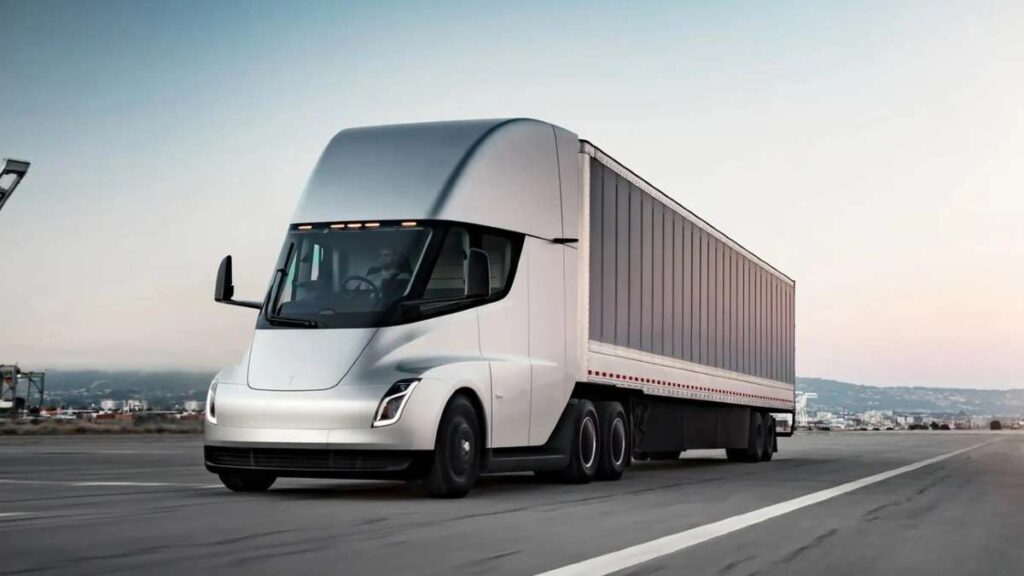 Con su innovador diseño, el Tesla Semi promete transformar la logística de carga al utilizar tecnología de conducción autónoma y AI, promoviendo un futuro más sostenible.